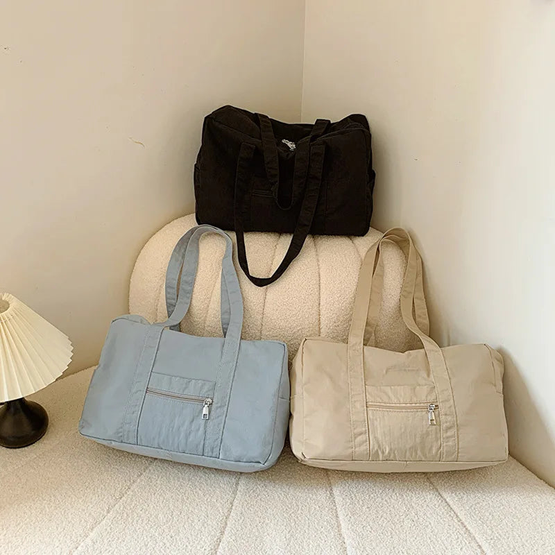 Sac à langer noir, beige ou bleu spatieux et multifonction