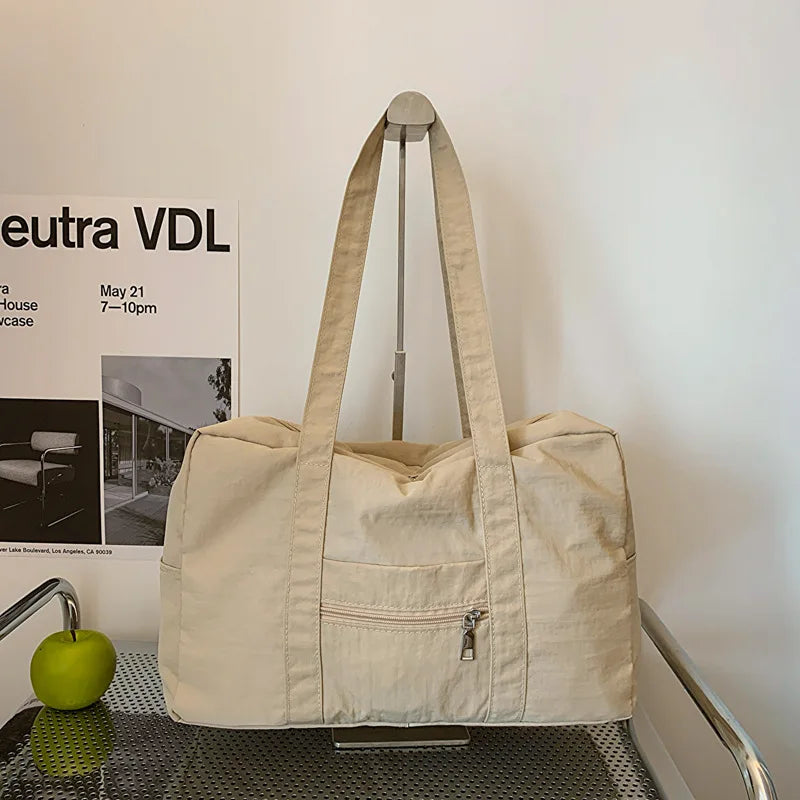 Sac à langer noir, beige ou bleu spatieux et multifonction