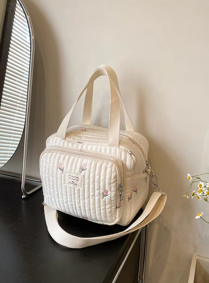 Petit sac à langer beige floral élégant et pratique