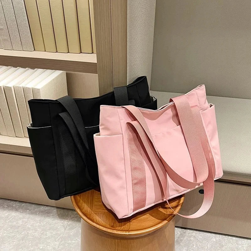 Sac à langer noir, rose ou violet élégant et pratique pour parents